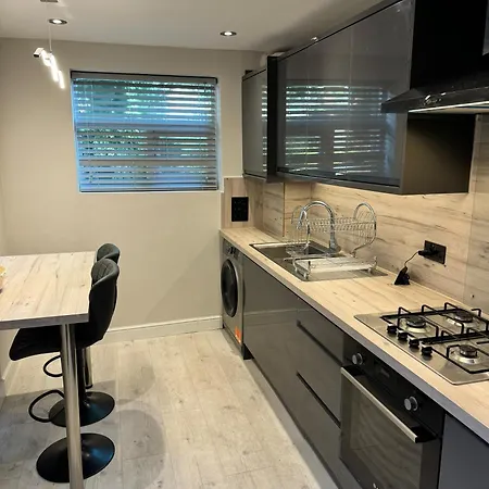 Double Bedroom In Private Home- Canning Town By London Excel Exterior photo