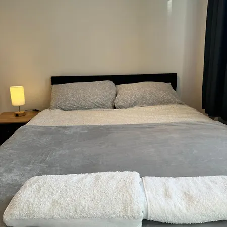 Double Bedroom In Private Home- Canning Town By London Excel Exterior photo