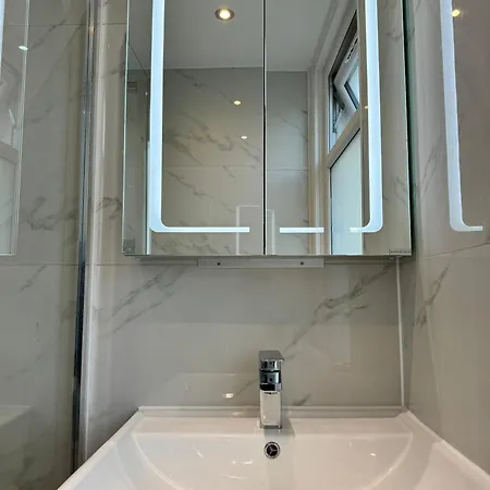 Double Bedroom In Private Home- Canning Town By London Excel Exterior photo