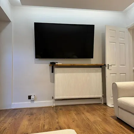Double Bedroom In Private Home- Canning Town By London Excel Exterior photo