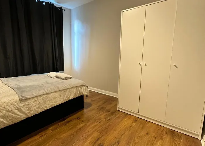 Double Bedroom In Private Home- Canning Town By London Excel
