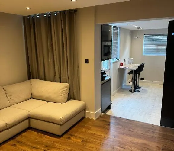 Double Bedroom In Private Home- Canning Town By London Excel