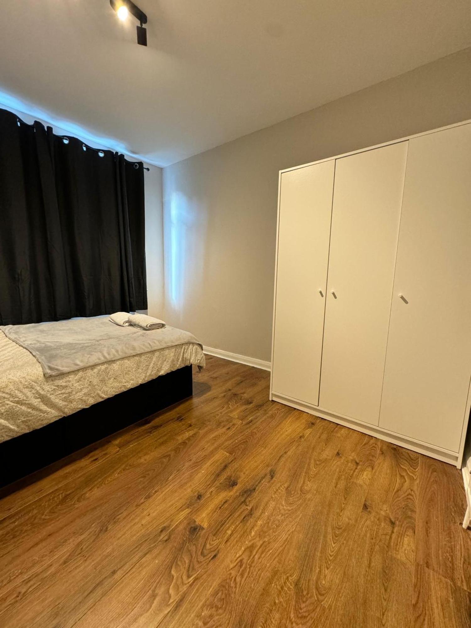 Double Bedroom In Private Home- Canning Town By Excel Homestay *
