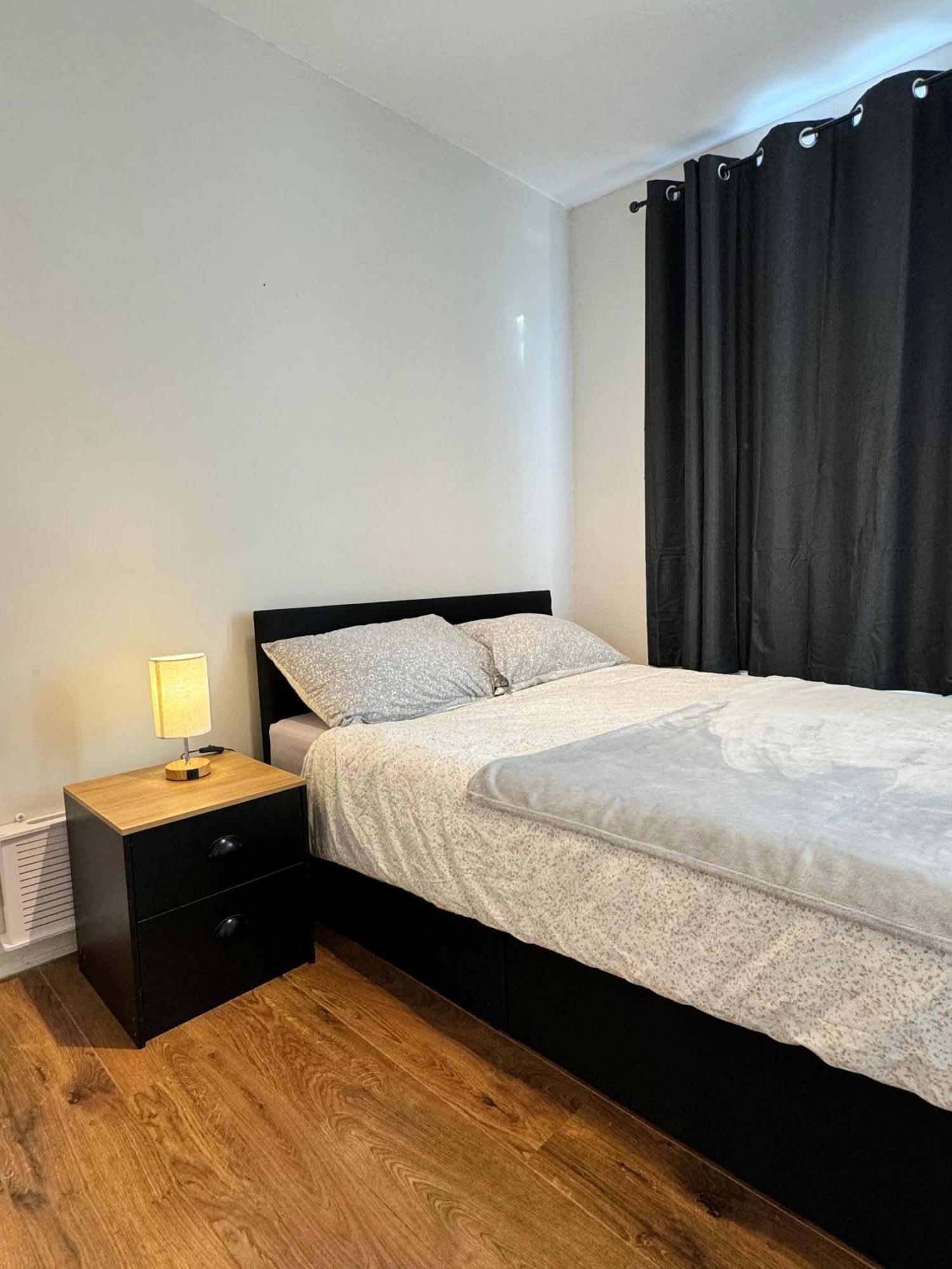Double Bedroom In Private Home- Canning Town By Excel Homestay