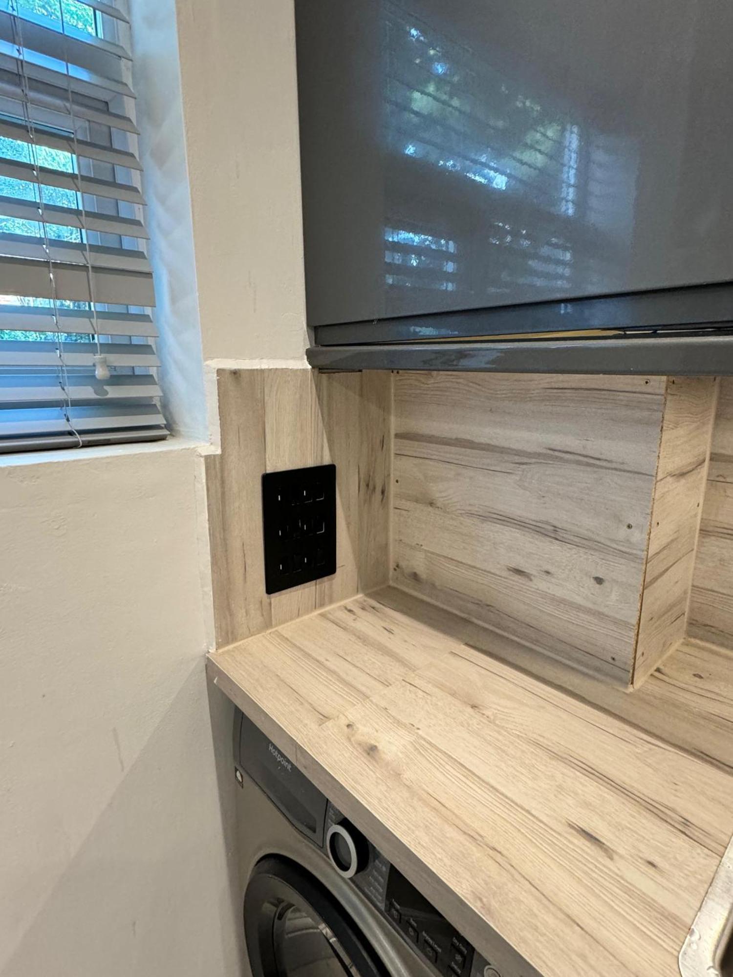 Double Bedroom In Private Home- Canning Town By Excel
